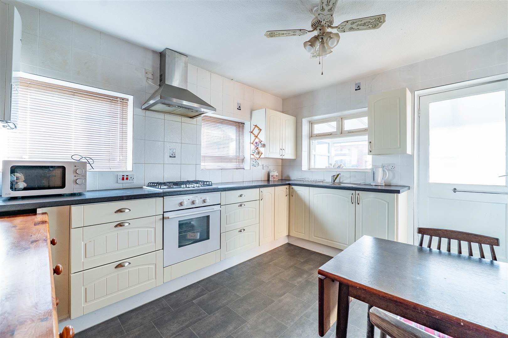2 bed property in Hall Carr Lane, Preston